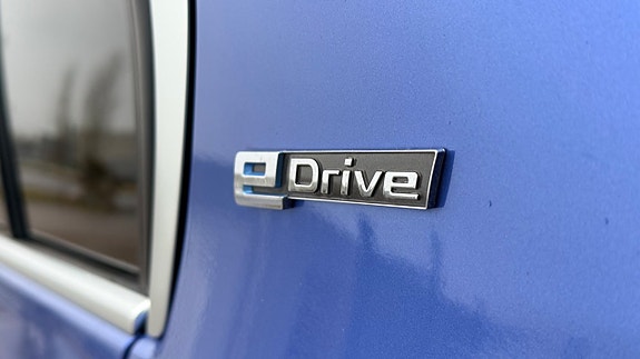 BMW 330e 8 of 27