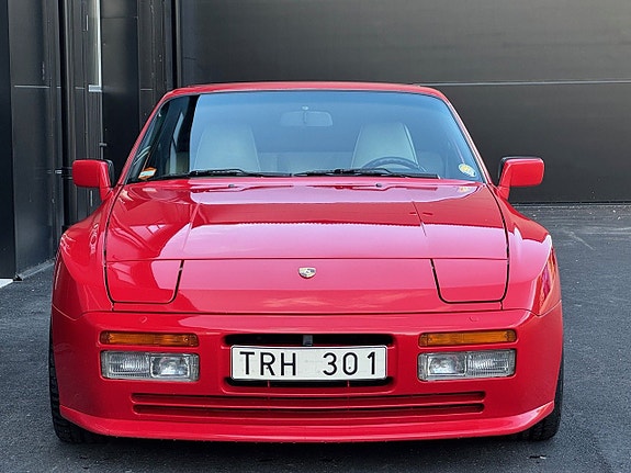 Porsche 944