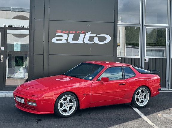 Porsche 944