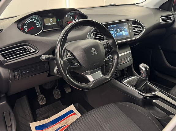 Peugeot 308 8 of 16