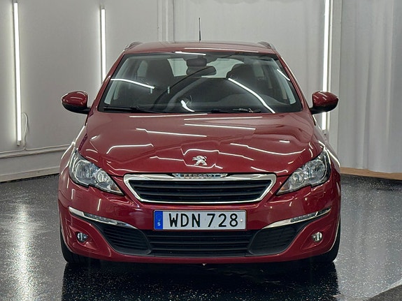 Peugeot 308 2 of 5