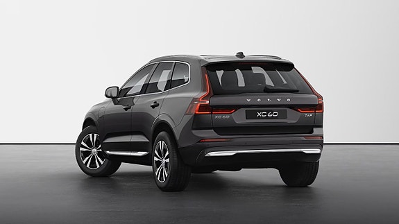 Volvo XC60 2 of 5