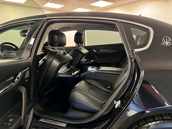Maserati Quattroporte 12 of 14
