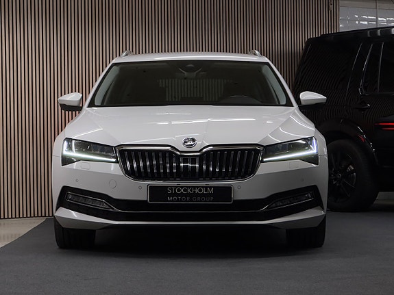 Skoda Superb 2 of 5