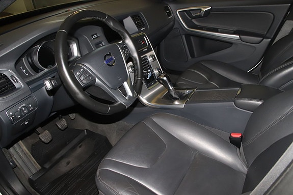 Volvo S60 2 of 5