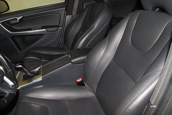 Volvo S60 4 of 5