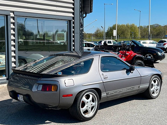 Porsche 928 3 of 5