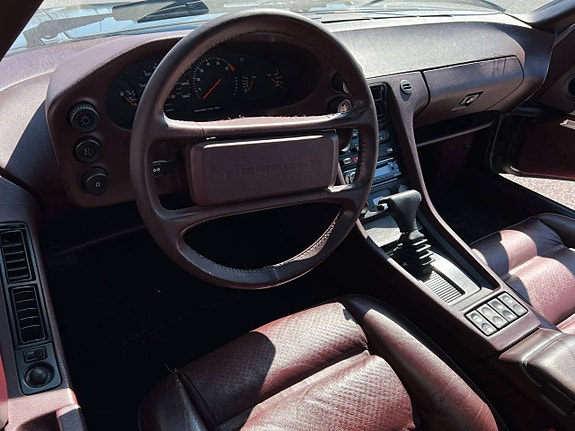 Porsche 928 8 of 11