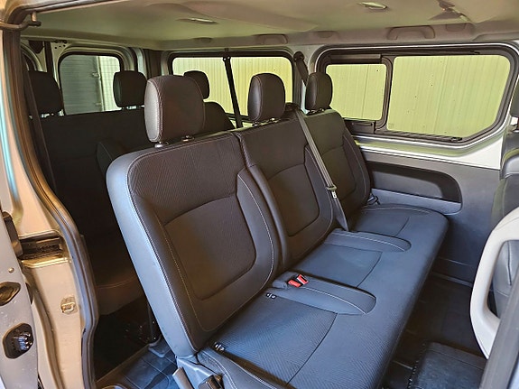 Renault Trafic 8 of 16