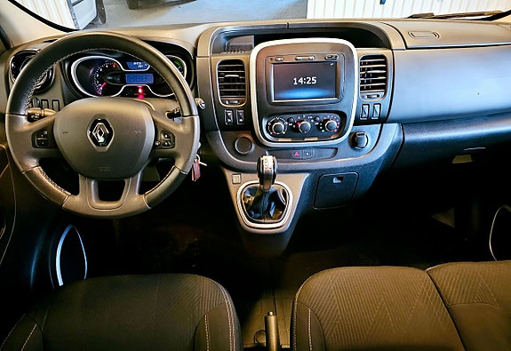 Renault Trafic 12 of 16