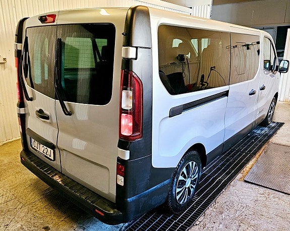Renault Trafic 7 of 16