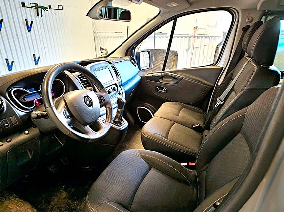 Renault Trafic 11 of 16