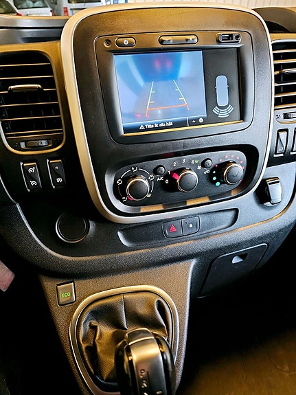 Renault Trafic 13 of 16