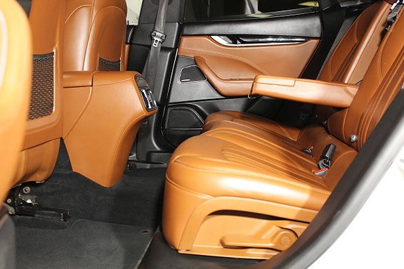 Maserati Levante 14 of 27