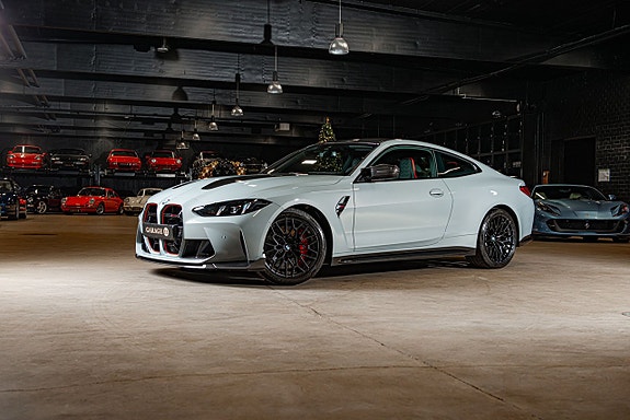 BMW M4 2 of 5