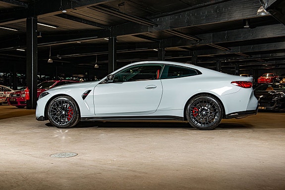 BMW M4 3 of 5