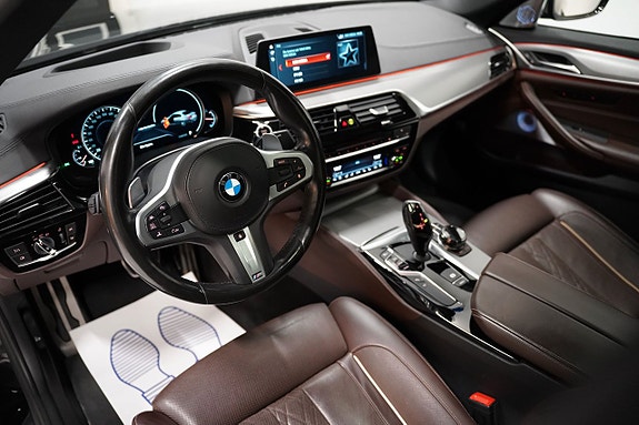BMW M550i 6 of 28