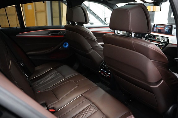 BMW M550i 27 of 28