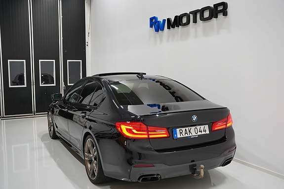 BMW M550i 4 of 28