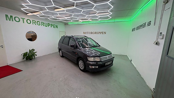 Mitsubishi Space Wagon 4 of 5