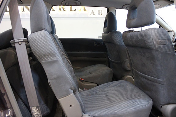 Mitsubishi Space Wagon 19 of 20