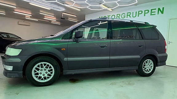 Mitsubishi Space Wagon 3 of 5
