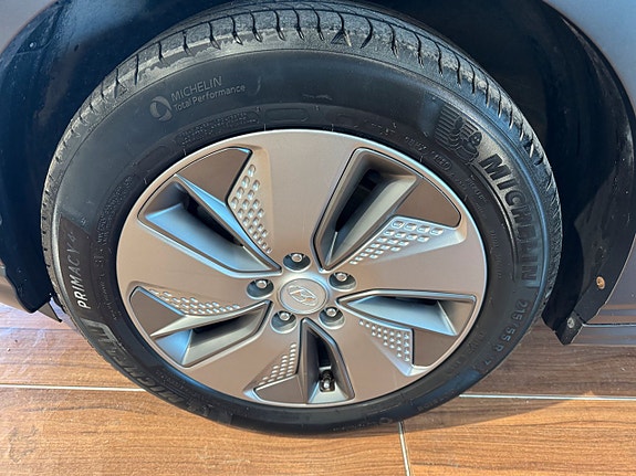 Hyundai Kona 3 of 5