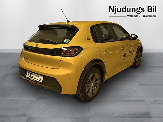 Peugeot e-208 3 of 5
