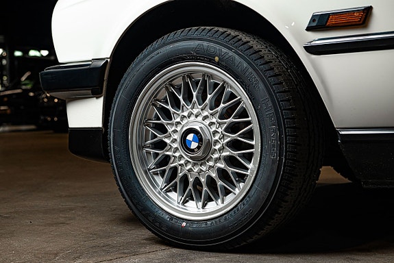 BMW 325i 24 of 25
