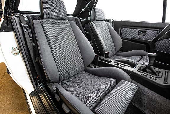 BMW 325i 16 of 25