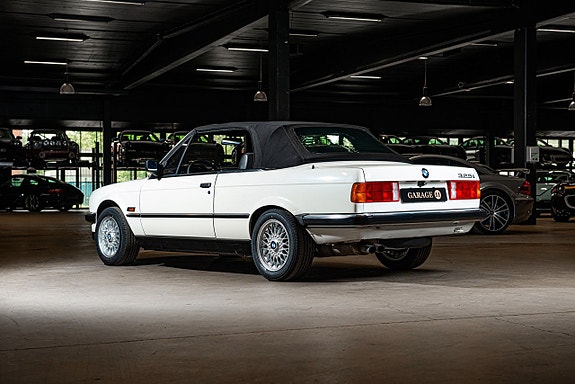 BMW 325i 5 of 5