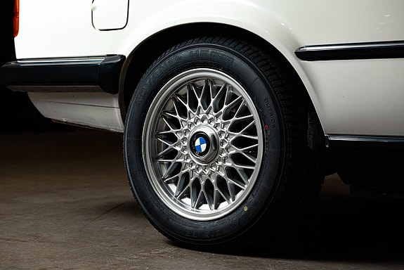BMW 325i 22 of 25