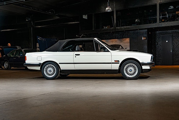 BMW 325i 7 of 25