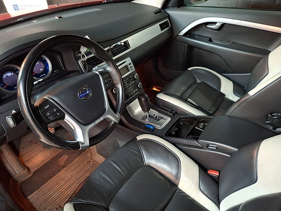 Volvo V70 4 of 5