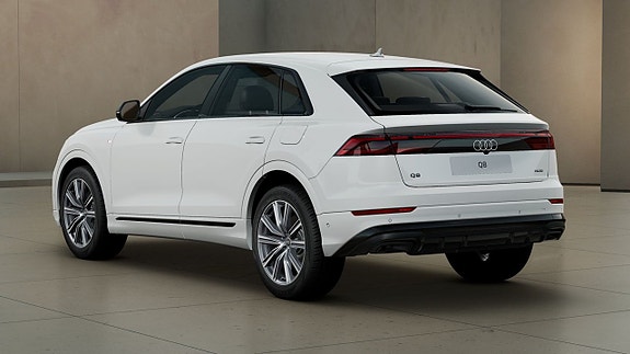 Audi Q8 2 of 12
