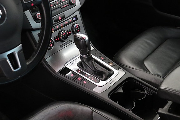 Volkswagen Passat 10 of 19
