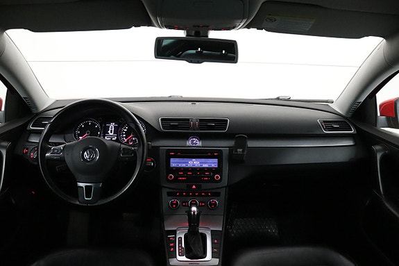 Volkswagen Passat 13 of 19