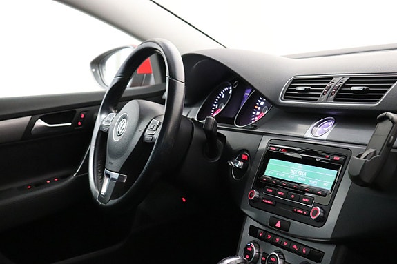 Volkswagen Passat 16 of 19