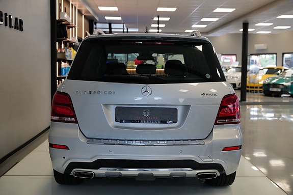 Mercedes-Benz GLK220 4 of 10
