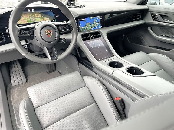 Porsche Taycan 6 of 11