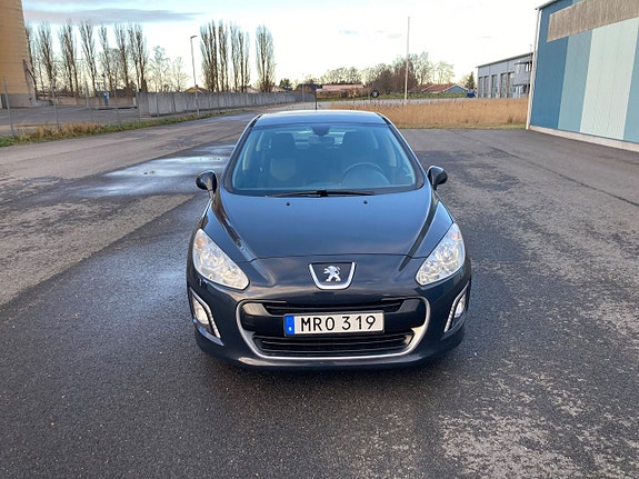 Peugeot 308 2 of 5
