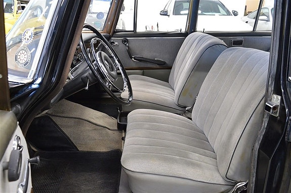 Mercedes-Benz 220 SB 9 of 13