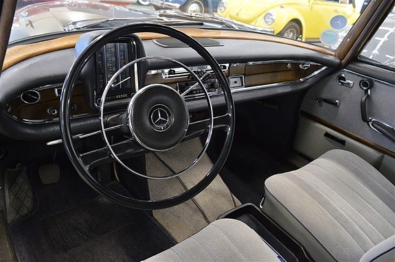 Mercedes-Benz 220 SB 8 of 13