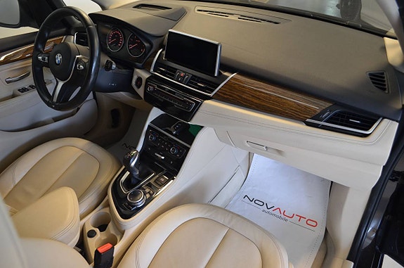 BMW 218 14 of 22