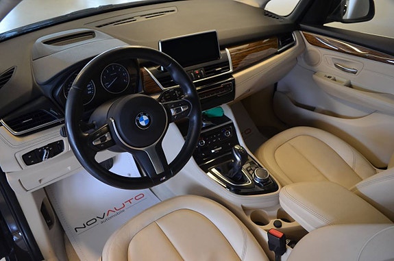 BMW 218 12 of 22