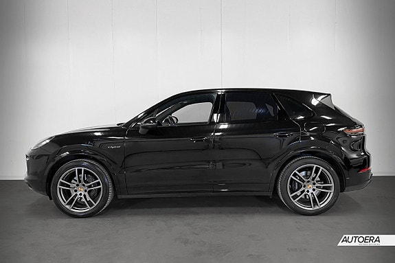 Porsche Cayenne 3 of 5