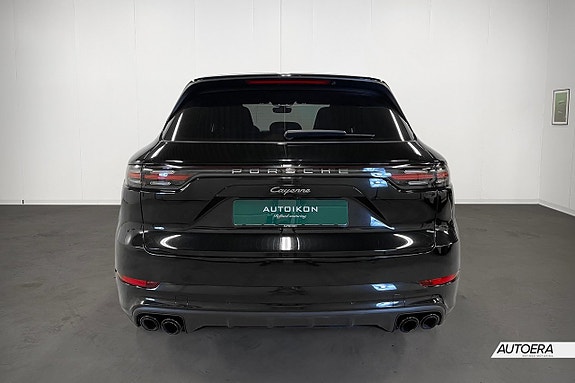 Porsche Cayenne 5 of 5