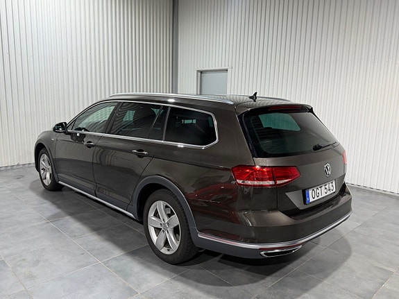 Volkswagen Passat Alltrack 17 of 19