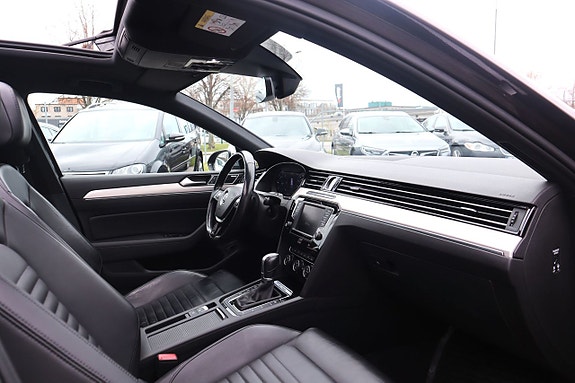 Volkswagen Passat Alltrack 10 of 19