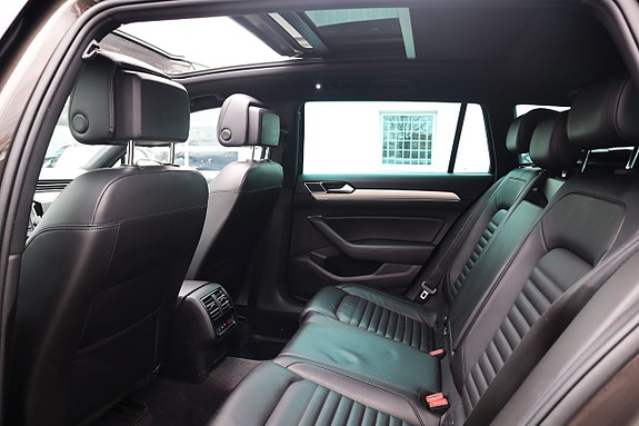 Volkswagen Passat Alltrack 7 of 19